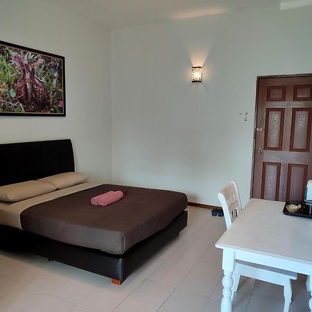 Rovers Inn Guesthouse - Age 11 And Above Only (Adults Only) تاناه راتا المظهر الخارجي الصورة